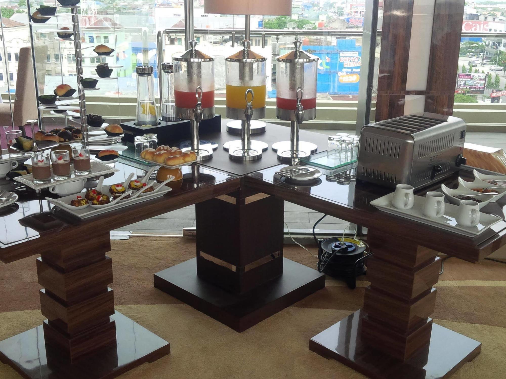 Royal Asnof Hotel Pekanbaru Kültér fotó
